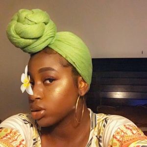 Meet your Posher, Carolina